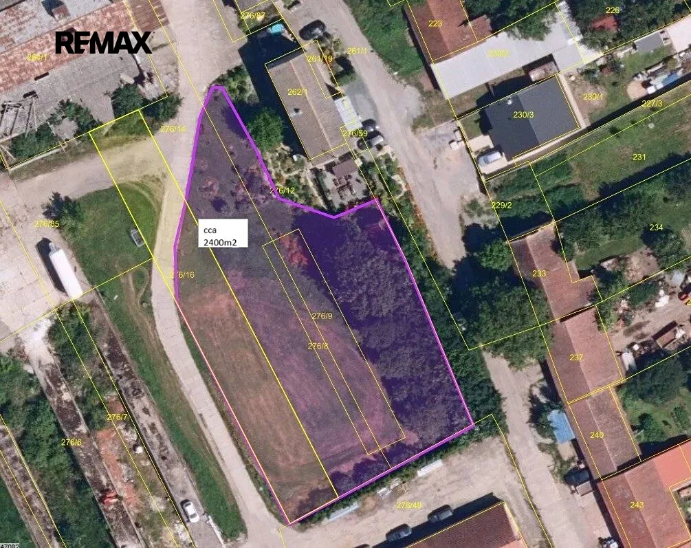 Prodej komerčního pozemku 1900 m²